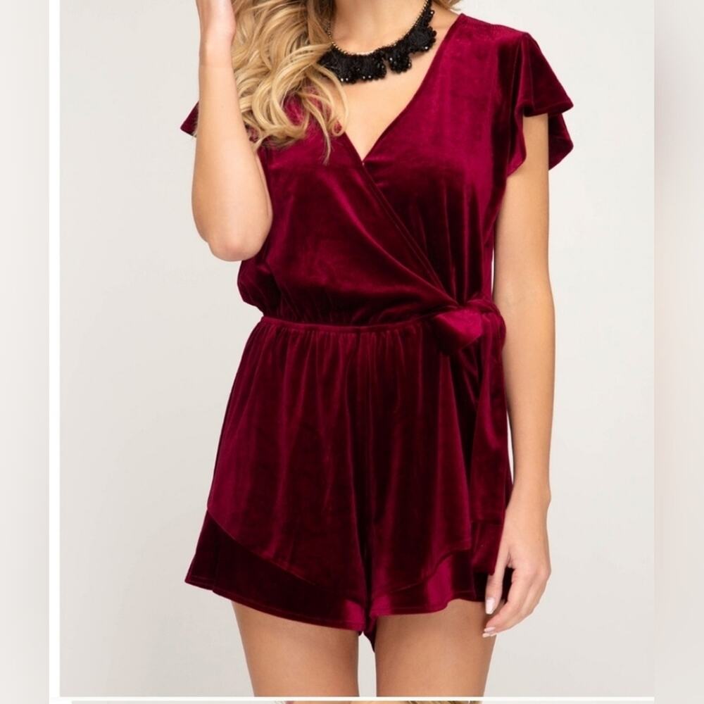 She & Sky red velvet V-neck flutter sleeve romper large